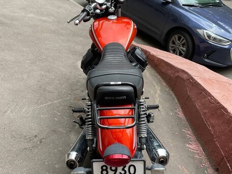 2017 Moto Guzzi V 9, красный, 690000 рублей, вид 2