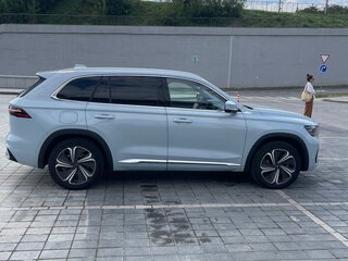2023 Geely Monjaro (Xingyue L) Hi-F I, голубой, 2532849 рублей, вид 3