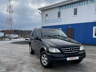 1999 Mercedes-Benz M-Класс 320 I (W163), чёрный, 400000 рублей, вид 3
