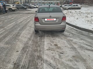 2018 Volkswagen Polo V Рестайлинг, серебристый, 900000 рублей, вид 3