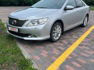 2013 Toyota Camry VII (XV50), серебристый, 2080000 рублей, вид 1