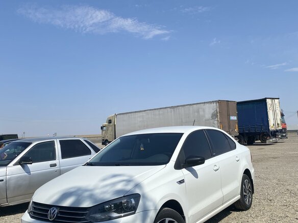 2017 Volkswagen Polo V Рестайлинг, белый, 1190000 рублей - вид 2