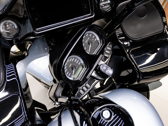 2023 Harley-Davidson Road Glide Limited, серебристый, 3150000 рублей - вид 8