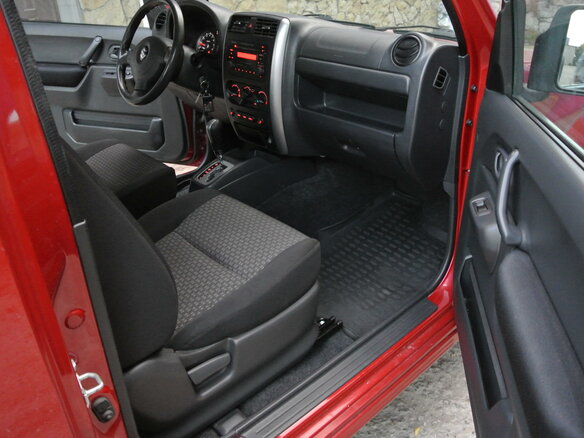 2011 Suzuki Jimny III Рестайлинг 1, красный - вид 2
