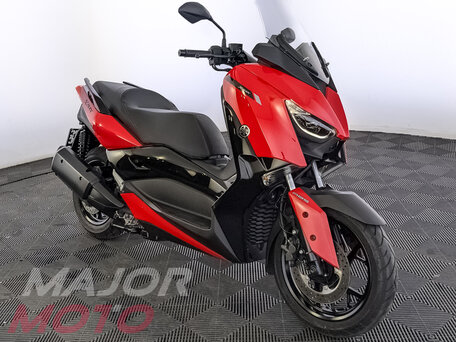 2022 Yamaha XMAX, красный, 680000 рублей, вид 4