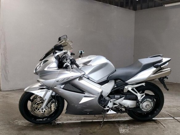 2006 Honda VFR 800, серебристый, 555000 рублей