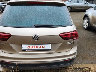 2017 Volkswagen Tiguan II, бежевый, 2000000 рублей, вид 4