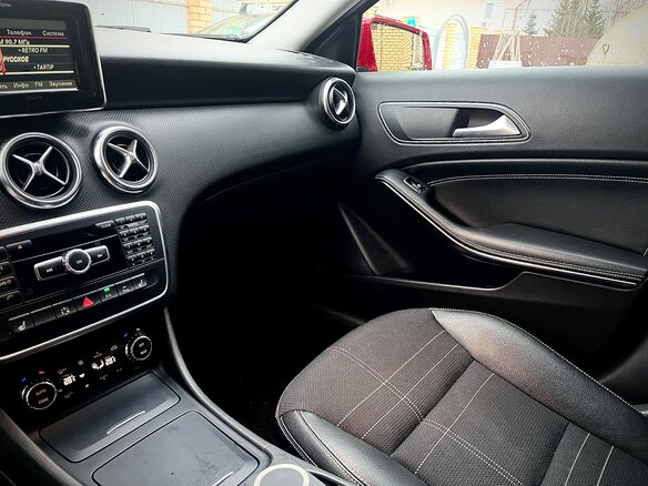 2013 Mercedes-Benz A-Класс 180 III (W176), красный, 1250000 рублей - вид 12