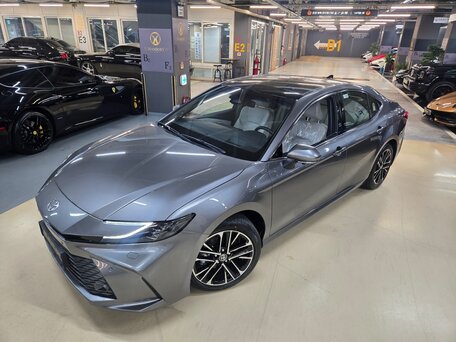 Toyota Camry IX (XV80)