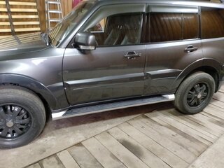 2012 Mitsubishi Pajero IV Рестайлинг 1, серый, 2200000 рублей, вид 3