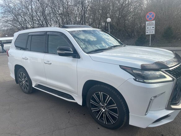 2017 Lexus LX 570 III Рестайлинг 2, белый, 8250000 рублей - вид 1
