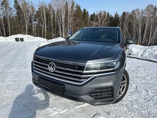 2018 Volkswagen Touareg III, серый, 4300000 рублей, вид 3
