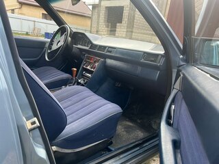 1986 Mercedes-Benz W124 230, голубой, 350000 рублей, вид 3