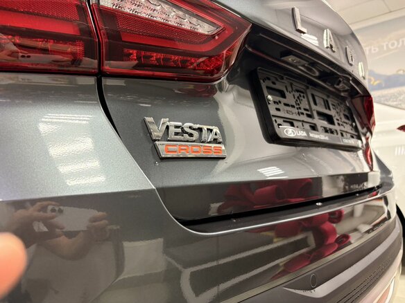2026 Lada (ВАЗ) Vesta Cross I Рестайлинг (NG), серый, 1953900 рублей - вид 5
