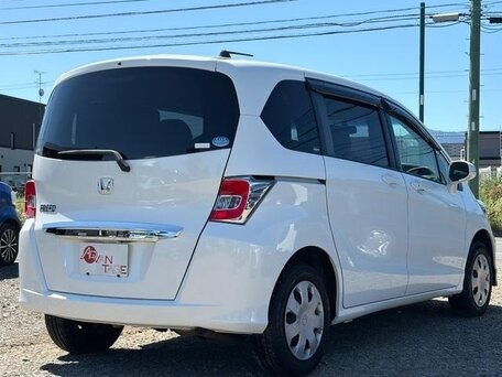 2016 Honda Freed I Рестайлинг 2, белый, 1280000 рублей, вид 5