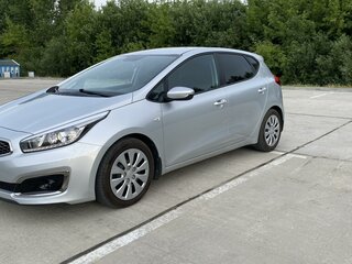 2018 Kia Ceed II Рестайлинг, серебристый, 1250000 рублей, вид 1