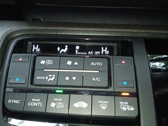 2015 Honda Stepwgn V, серебристый, 3600000 рублей - вид 2