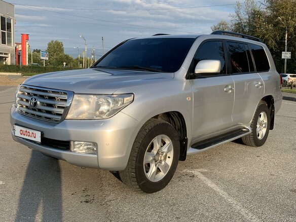 2010 Toyota Land Cruiser 200 Series, серебристый, 3100000 рублей