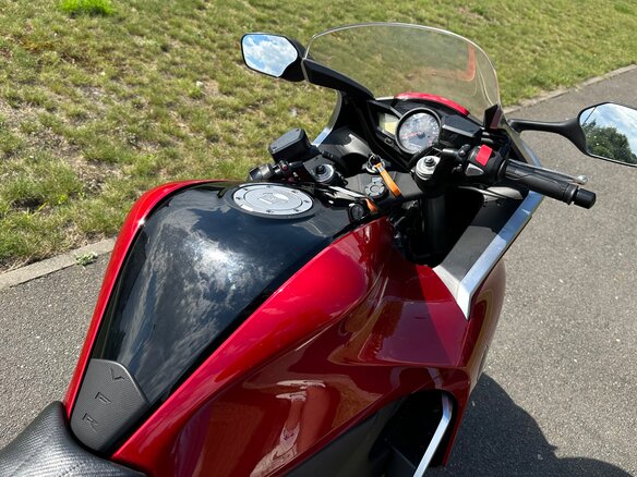 2010 Honda VFR 1200, красный, 1050000 рублей - вид 11