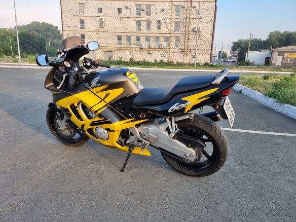 1997 Honda CBR 600F, жёлтый, 370000 рублей - вид 4