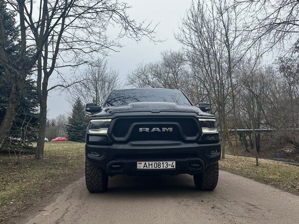 2020 Ram 1500 Crew Cab V, чёрный, 5100000 рублей - вид 1