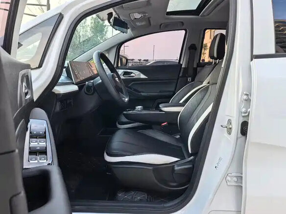 2025 Geely Geometry E 39.4 kWh, белый, 1390010 рублей - вид 6
