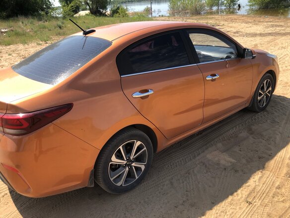 2019 Kia Rio IV, оранжевый, 1150000 рублей - вид 2