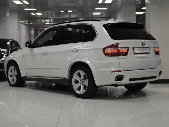 2008 BMW X5 4.8i II (E70), белый - вид 2