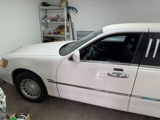 2001 Lincoln Town Car III, белый, 700000 рублей, вид 2