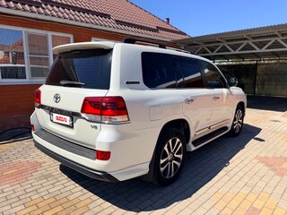 2018 Toyota Land Cruiser 200 Series Рестайлинг 2, белый, 7000000 рублей, вид 5