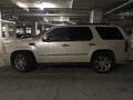 2011 Cadillac Escalade ESV III, бежевый - вид 3