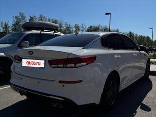 2019 Kia Optima IV Рестайлинг, белый, 1390000 рублей, вид 4
