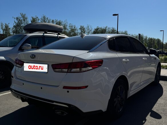 2019 Kia Optima IV Рестайлинг, белый, 1390000 рублей - вид 3