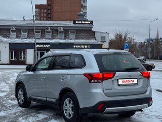 2015 Mitsubishi Outlander III Рестайлинг 2, серебристый, 1750000 рублей, вид 4