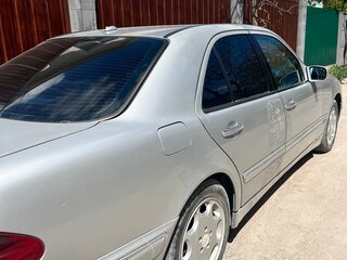 2001 Mercedes-Benz E-Класс 240 II (W210, S210) Рестайлинг, серебристый, 660000 рублей, вид 4