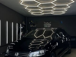 2017 Volkswagen Polo V Рестайлинг, чёрный, 950000 рублей, вид 4