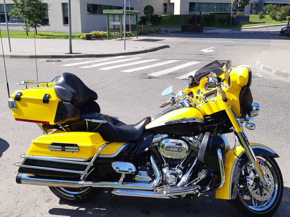 2011 Harley-Davidson CVO, жёлтый - вид 1
