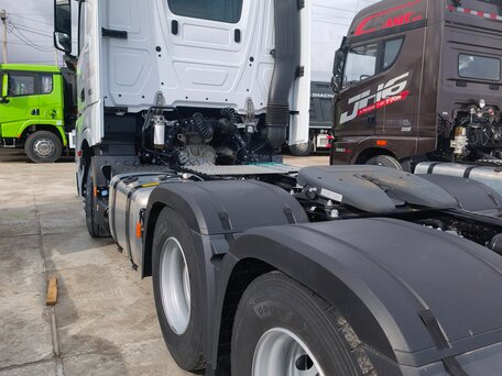 2023 Mercedes-Benz Actros, белый, 12500000 рублей, вид 2