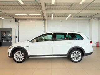 2016 Volkswagen Golf Alltrack VII, белый, 2099999 рублей, вид 3