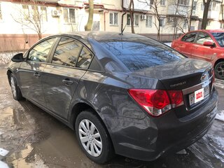 2013 Chevrolet Cruze I Рестайлинг, серый, 700000 рублей, вид 3