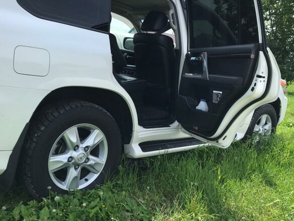 2013 Toyota Land Cruiser 200 Series Рестайлинг 1, белый, 5900000 рублей - вид 3