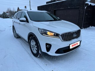 2018 Kia Sorento III Prime Рестайлинг, белый, 2650000 рублей, вид 1