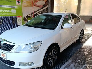 2012 Skoda Octavia II (A5) Рестайлинг, белый, 950000 рублей, вид 1