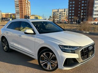 2019 Audi Q8 55 TFSI I (4M), белый, 5850000 рублей, вид 3