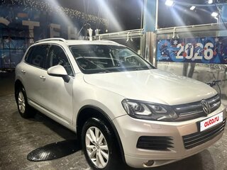 2010 Volkswagen Touareg II, серебристый, 2700000 рублей, вид 3