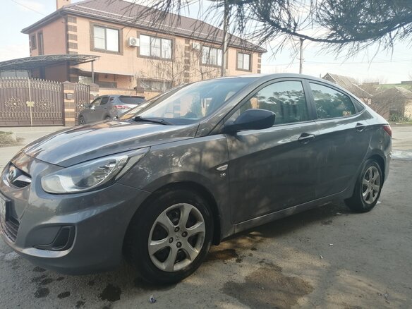 2012 Hyundai Solaris I, серый, 850000 рублей - вид 6