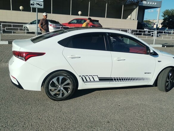 2019 Hyundai Solaris II, белый, 1800000 рублей - вид 1