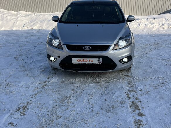 2010 Ford Focus II Рестайлинг, серебристый, 560000 рублей - вид 1