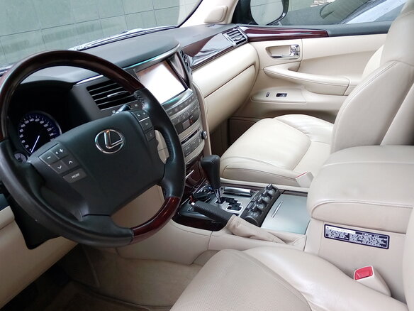 2011 Lexus LX 570 III, чёрный - вид 4