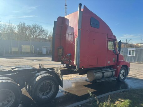 2000 Freightliner Century Class, красный, 1190000 рублей, вид 3